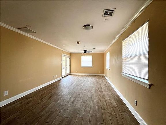 5th image of 2627 Panama St