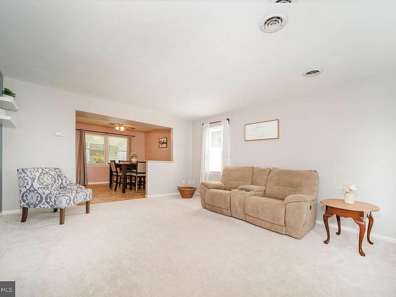 5th image of 51 E Shady Dr