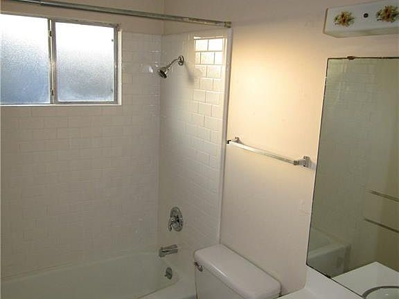 4th image of 1412 Valleyridge Dr #A