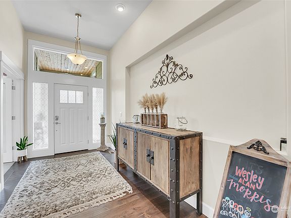 4th image of 13501 185th Avenue Ct E