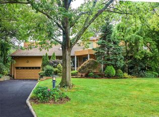 5 Piper Ct, Roslyn, NY 11576
