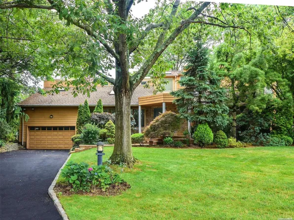 5 Piper Court, Roslyn, NY 11576