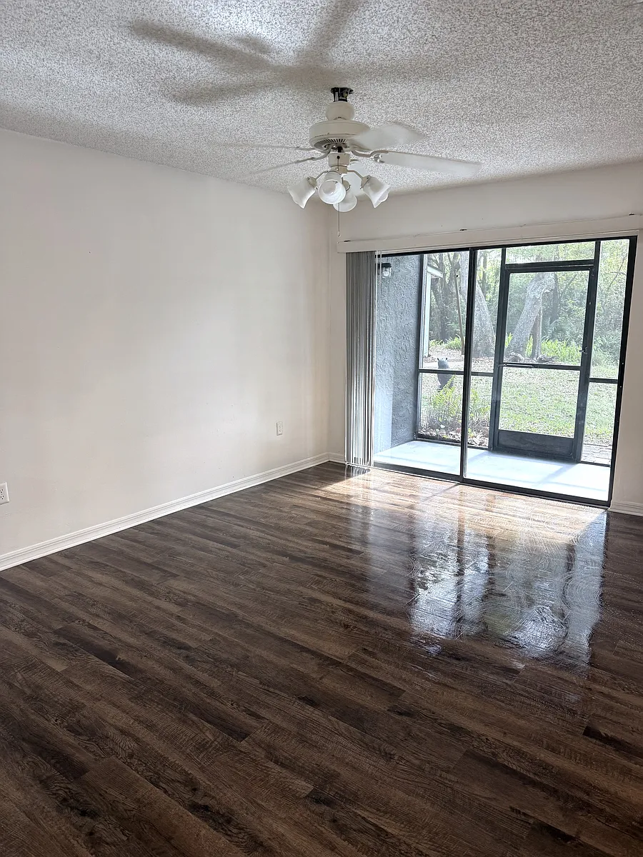 Building Photo - 180 Waterfall Way #101