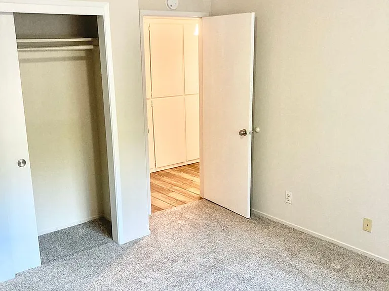 946 Cedar Street — Photo 9