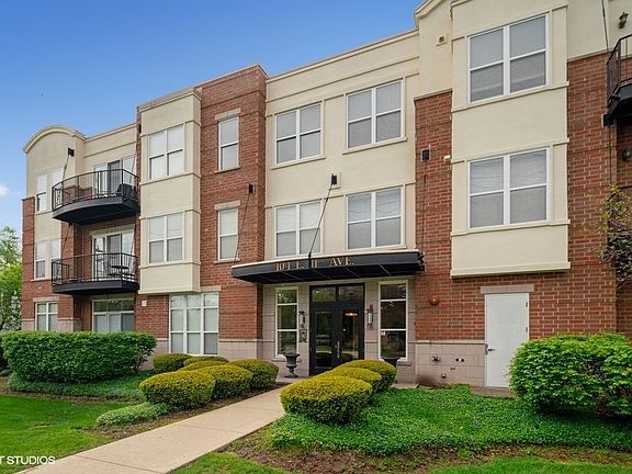 2nd image of 104 E 11th Ave #306