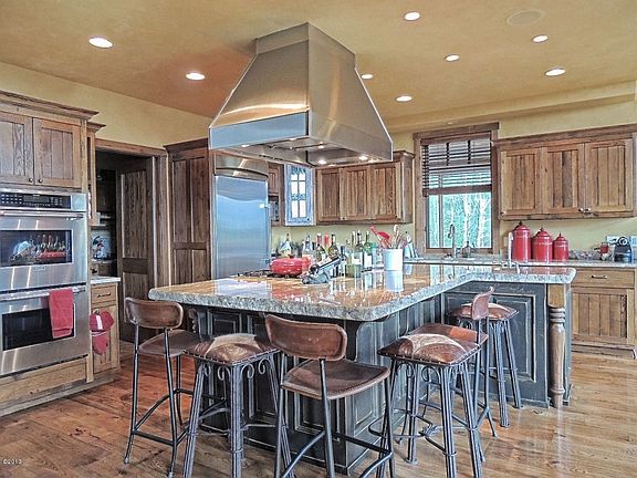 4th image of 70 Penney Ln