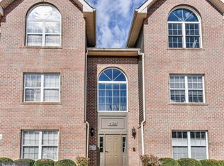 4126 Monument Ct UNIT 302, Fairfax, VA 22033
