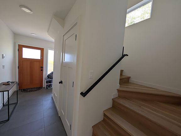 4th image of 2646C NW 59th St