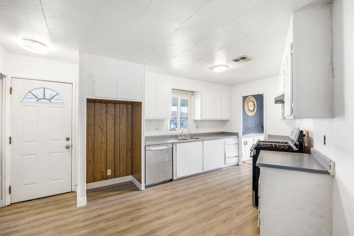 next background image