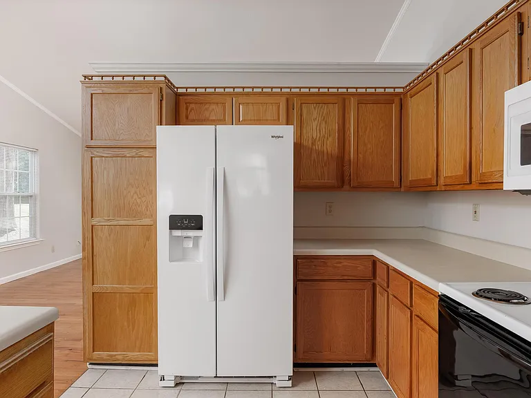 4092 University Dr — Photo 13