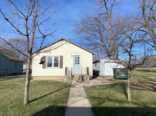 327 E John St, Forrest, IL 61741