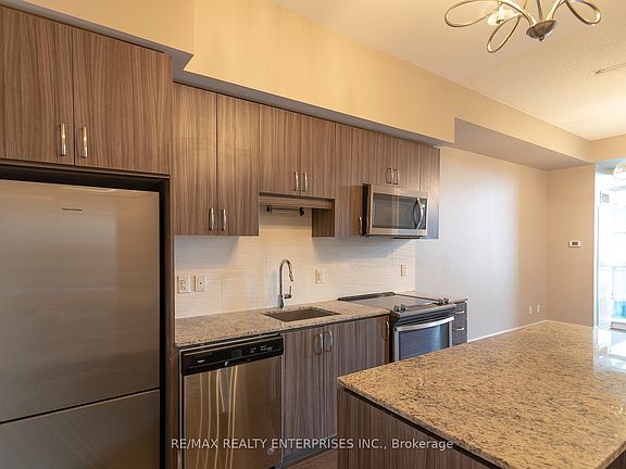 3rd image of 9205 Yonge St #802