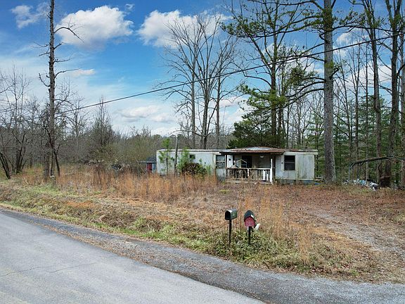 5th image of 592 Douthitt Rd