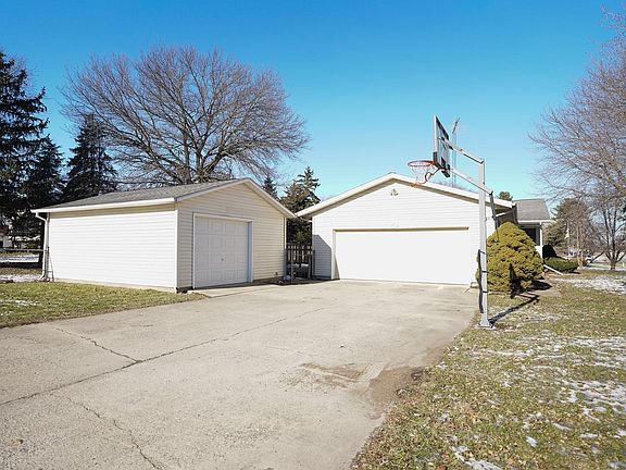 3rd image of 407 E Enota St