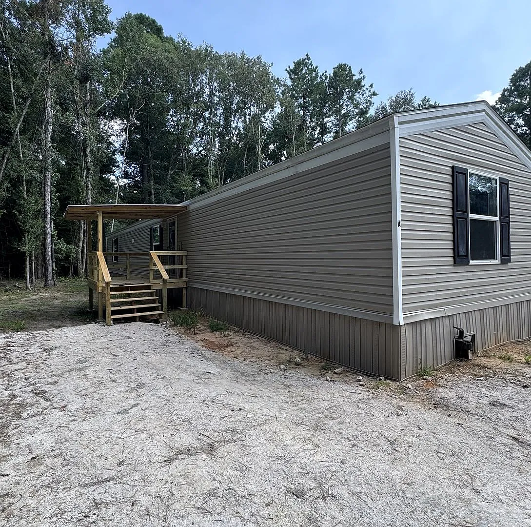 Newly Constructed Manufactured Home — Photo 3