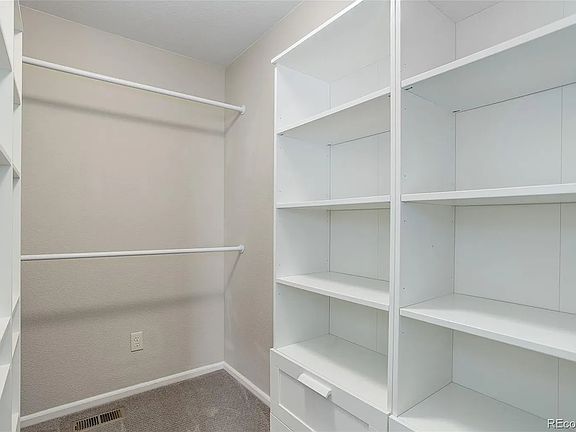 Master Bed walking closet