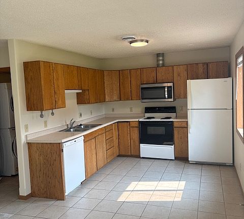 3rd image of 1420 2nd St W #A