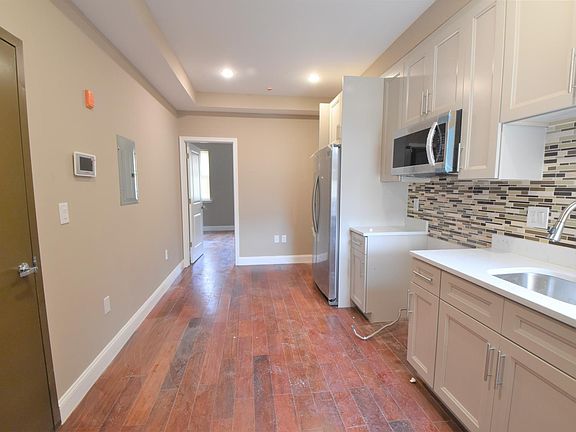 2nd image of 1106 South St Floor 2