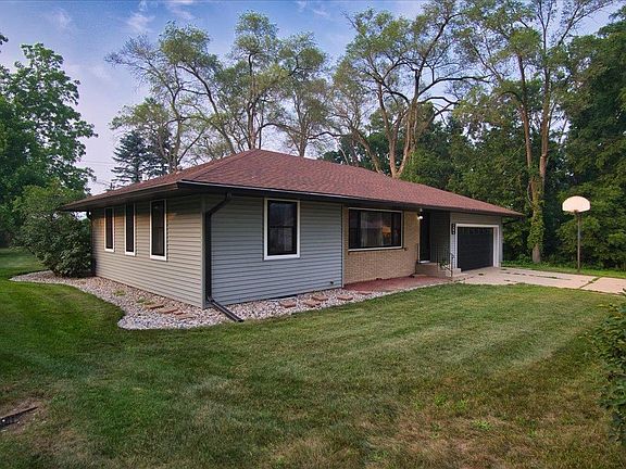2nd image of 214 Breezy Point Dr