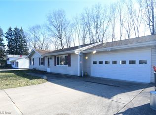 884 Sioux Ln, Macedonia, OH 44056
