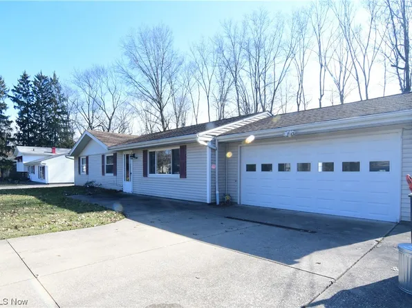 884 Sioux Ln, Macedonia, OH 44056