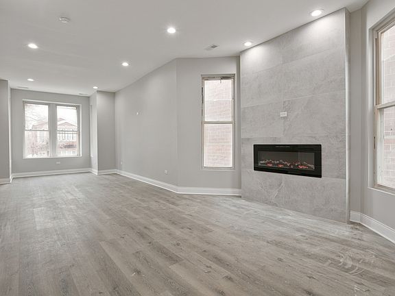 2nd image of 2714 W Polk St #2