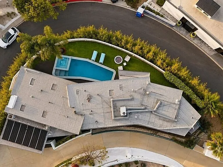 8411 Hollywood Blvd — Photo 35