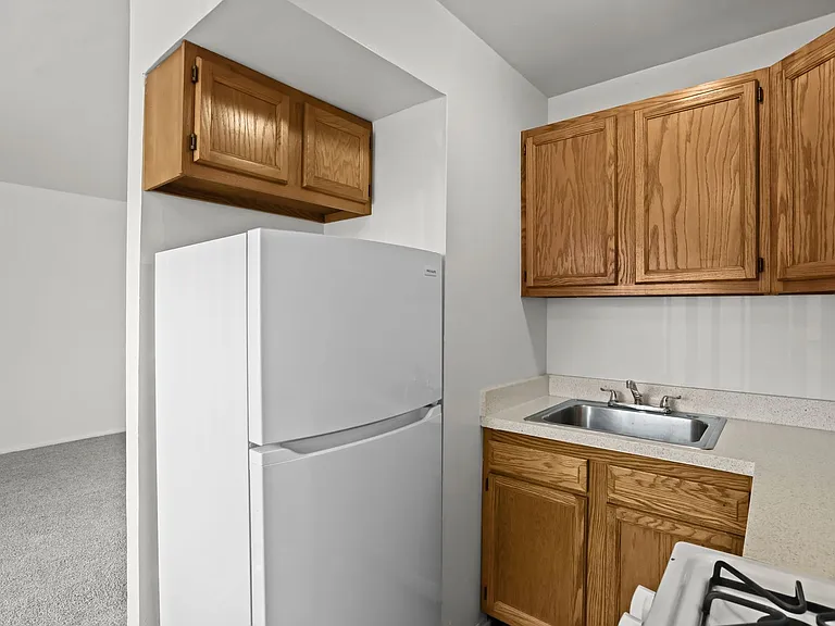 2758 Ackley Ave — Photo 32