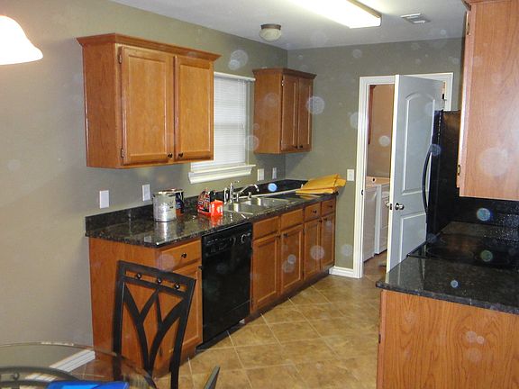 4th image of 550 Tamarron Dr