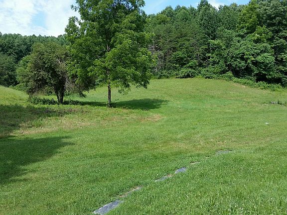 5th image of 2101 Blue Grass Trl