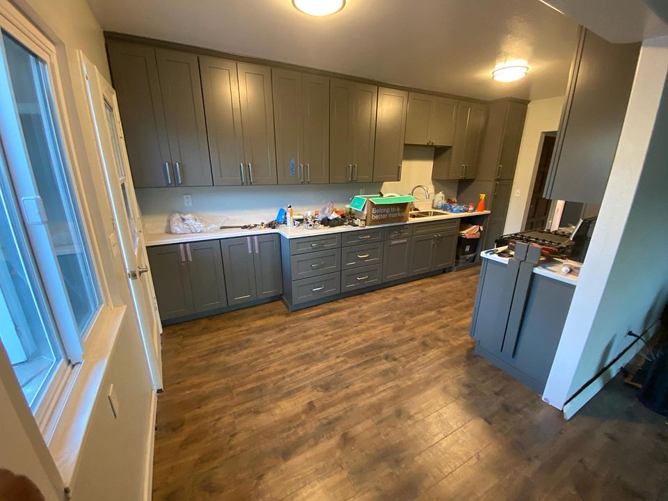 photo was taken before dishwasher was delivered.