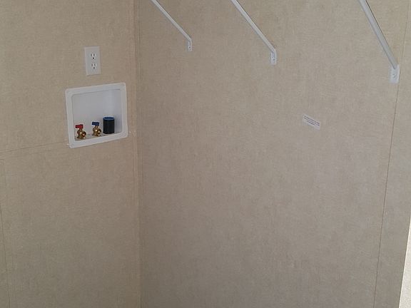 washer/ dyer hook ups