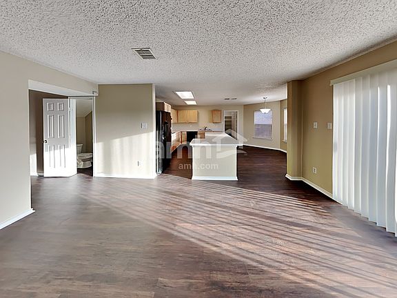 5th image of 316 Sunset Oaks Dr