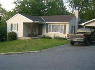 140 Mahantongo Dr, Pottsville, PA 17901