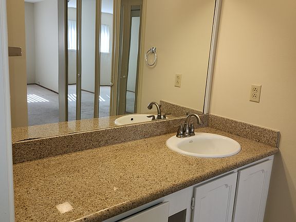 5th image of 1325 Castlemont Ave APT 1