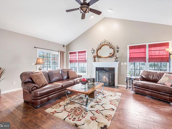 3rd image of 219 Caspian Dr