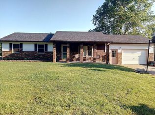 11231 Day Rd, Marion, IL 62959