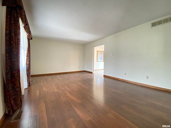 5th image of 4668 Mission Dr