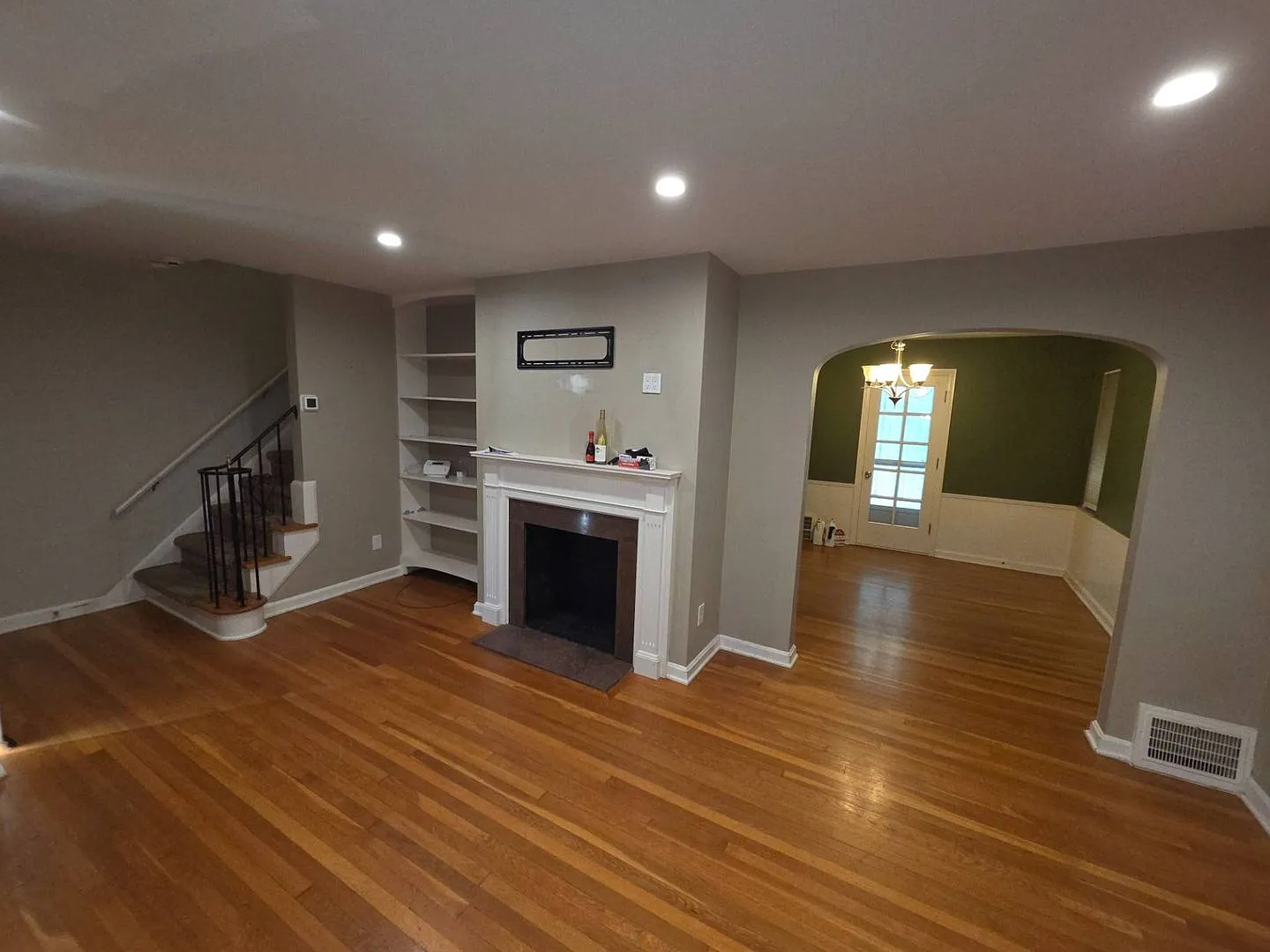 Charming 3-Bedroom Property in Prime Location — Photo 2
