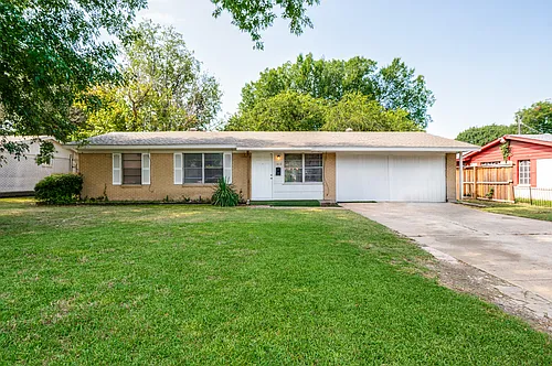 1818 Highland Dr Photo 1