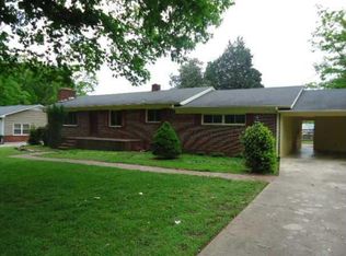 618 Spring St, Walnut Cove, NC 27052