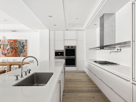 4th image of 32 W 18th St APT 7A
