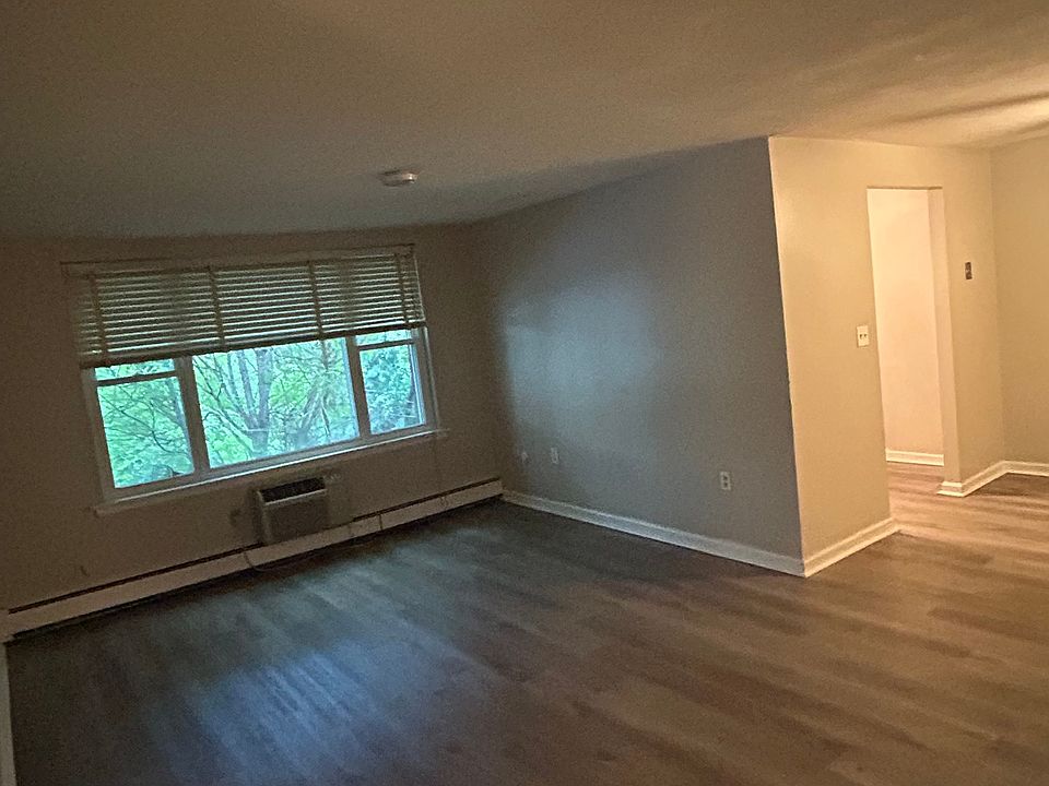 2nd image of 487 New Britain Ave APT B5