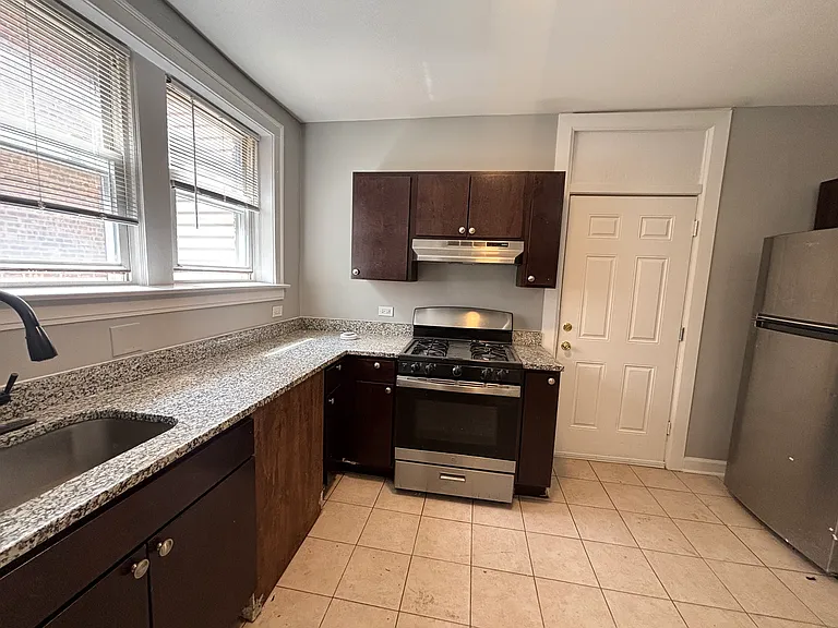 8000 S Champlain Ave — Photo 3