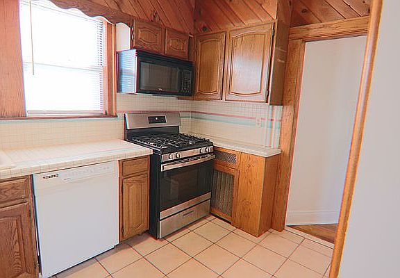 5th image of 1044 Hollywood Ave APT 1