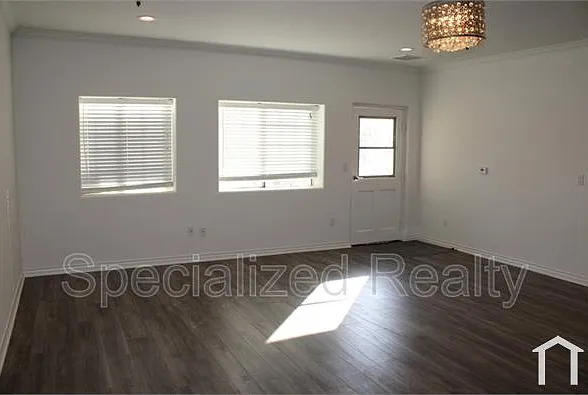 1827 Hill Dr — Photo 4