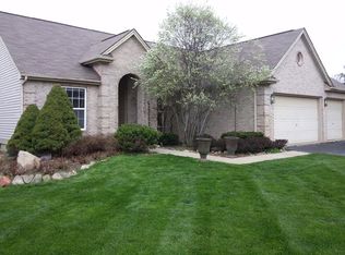 16205 Aspen Hollow Dr, Fenton, MI 48430