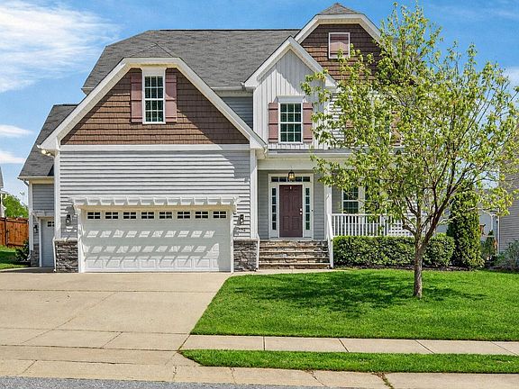 2nd image of 556 Crimson Oak Ln