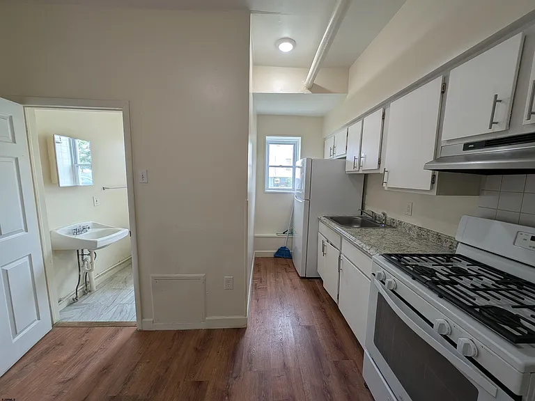 46 N Connecticut Ave — Photo 6