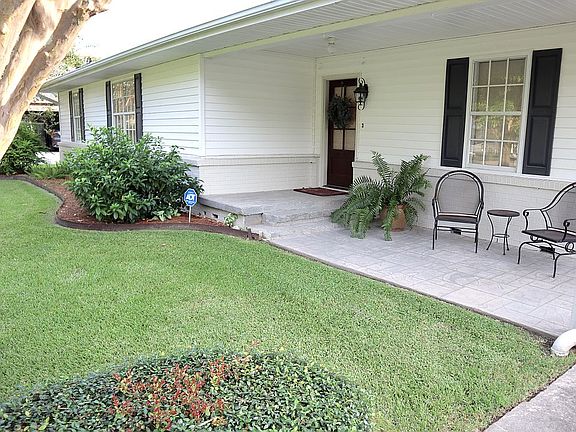 3rd image of 110 Karen Dr